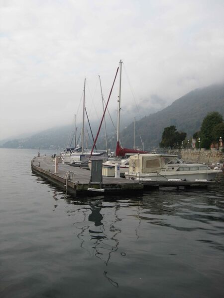 Datei:Cannero Schwimmsteg.JPG