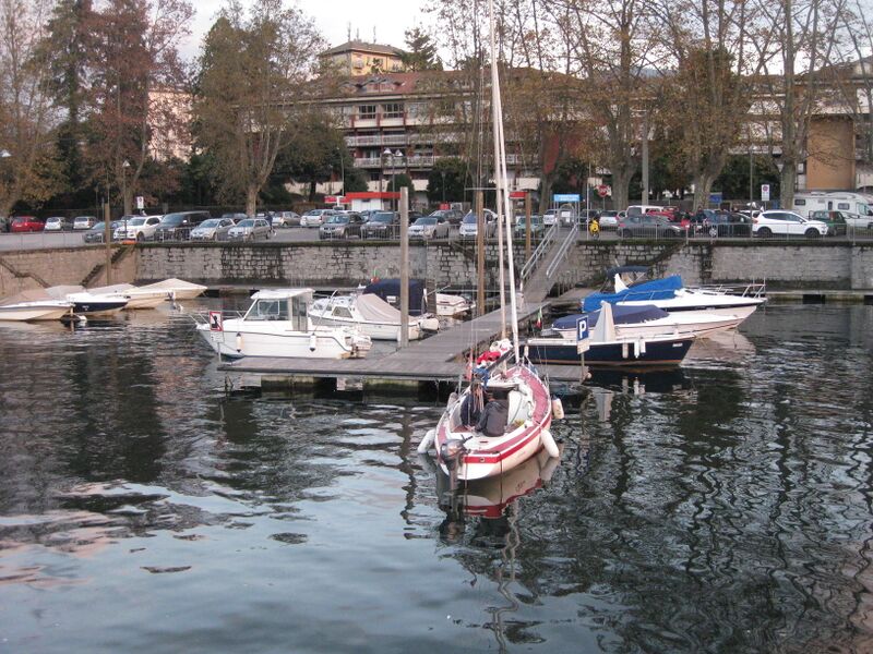 Datei:Luino Porto Lido Guests.JPG